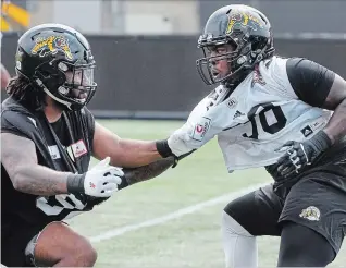  ?? JOHN RENNISON THE HAMILTON SPECTATOR ?? Offensive tackle Avery Jordan, right, is the brother of two-time NBA rebound leader DeAndre Jordan.