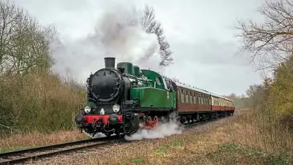  ??  ?? A familiar face back in action on the Nene Valley Railway, battling against storm Dennis: Polish ‘Slask’ TKP 0-8-0T No. 5485 last seen in 2012, re-entered public service on February 16 following an extensive overhaul at The Floor Mill in the Forest of Dean. The train is seen at Goldie Lane crossing, between Orton Mere and Overton. HAYDEN SHEPPARD