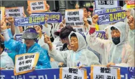  ?? AFP ?? South Korean protestors demonstrat­e in Seoul against the deployment of the US Terminal High Altitude Area Defense (THAAD) system in the country on Monday.