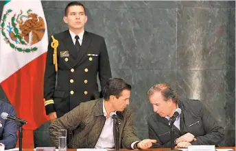  ?? JAVIER RÍOS ?? El presidente Enrique Peña Nieto y el secretario José Antonio Meade.