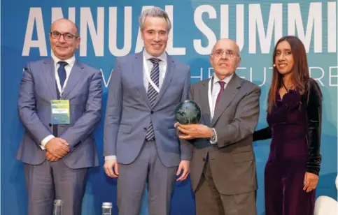  ?? ?? Embaixador Ferraz recebe em nome de António Guterres o prémio Forbes Annual Summit 2023