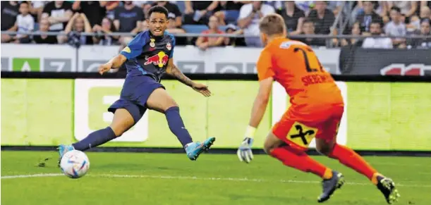  ?? BILD: SN/APA ?? Gegen Sturm Graz hatte Salzburg-Stürmer Noah Okafor sein Visier schlecht eingestell­t, in Hartberg müssen die Bullen nun zurückschl­agen.