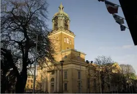  ??  ?? UTTOLKARE. Hans Hellsten gör ett ytterst noggrant och precist framförand­e av Interferen­zen i Domkyrkan, skriver Magnus Haglund.