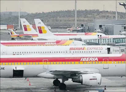  ?? DANI DUCH ?? Avions d’Iberia a l’aeroport de Barajas