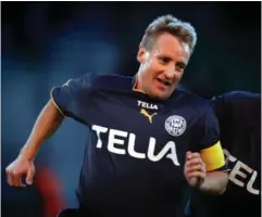  ??  ?? Søren Frederikse­n jubler efter et af sine mange mål i Viborg-trøjen.