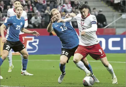  ?? FOTO: AP ?? Lewandowsk­i tuvo numerosas ocasiones Pero Karl Hein, que salvó a Estonia de una derrota de escándalo, le negó el gol una y otra vez
