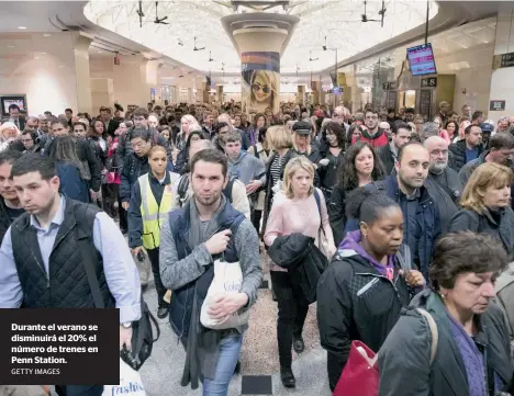  ?? GETTY IMAGES ?? Durante el verano se disminuirá el 20% el número de trenes en Penn Station.