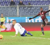  ?? LAPRESSE ?? La rete di Niang che batte Viviano