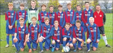  ?? Pictures: Rebecca Clarke FM3514694, right;
FM3514700, left ?? Right, MPE under-15s with manager Paul Gasson. Left, the team in action against
Barming Blues