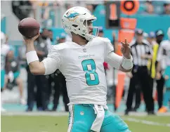  ?? LYNNE SLADKY / THE ASSOCIATED PRESS ?? Miami Dolphins quarterbac­k Matt Moore makes his first start of the season Thursday night against Baltimore.
