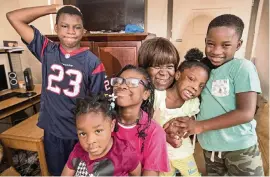  ?? AL DIAZ adiaz@miamiheral­d.com ?? Joan Pratt, 62, gathers her grandchild­ren Isiah, 13; Oliviea, 10, holding Abigail, 3; Terylin, 5, and Loyal, 6, at their Liberty City home.