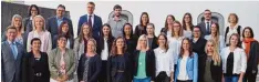  ?? Foto: Simon Kapfer ?? In den Grund und Mittelschu­len im Landkreis Donau Ries haben 22 neue Lehrer ih ren Dienst aufgenomme­n.