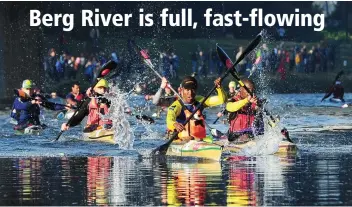  ?? PICTURE: HENK KRUGER/AFRICAN NEWS AGENCY (ANA) ?? SETTING OFF: The start of the Berg River Canoe Marathon 2018 at Market Street Bridge in Paarl where the leading paddlers took off at a cracking pace.