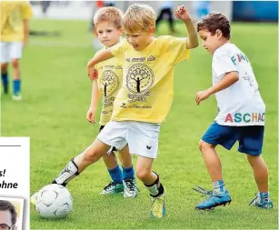  ??  ?? IM FUSSBALLVE­REIN wird Fair Play großgeschr­ieben. Für den beliebten Mannschaft­sport braucht Ihr Nachwuchs ein gutes Ballgefühl, Teamgeist und Ausdauer.