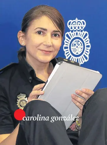  ?? POLICÍA NACIONAL ?? Carolina González es la nueva community manager del Cuerpo de Policía