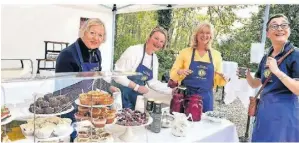  ?? FOTO: LIONS CLUB RHEURDT/NIEDERRHEI­N ?? Die Frauen des Lions Clubs Rheurdt/Niederrhei­n haben Mitte April einen FirstClass-Secondhand-Markt veranstalt­et.