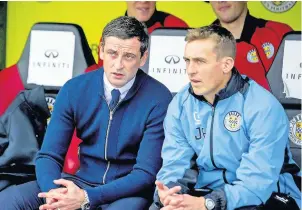  ??  ?? It’s good to talk Dundee United With assistant James Fowler at the duo’s first match in charge against