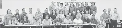  ??  ?? SOKONG: Andrew (duduk lima kiri) bersama ahli-ahli Unit Bumiputera UPP Bawang Assan selepas mesyuarat.