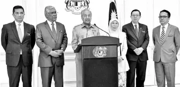  ??  ?? Dr Mahathir during the press conference at Perdana Putra building in Putrajaya yesterday – Bernama photo