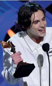  ??  ?? Premio Timothée Chalamet, miglior attore agli Independen­t Spirit Awards per «Chiamami col tuo nome» di Guadagnino