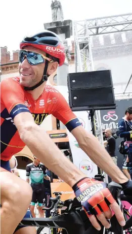  ?? LAPRESSE ?? Cassani con Vincenzo Nibali, 35 anni, durante l’ultimo Giro d’Italia