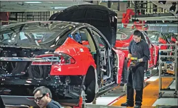  ?? David Butow For The Times ?? TESLA says it is unfairly targeted by a rule that state rebates for electric cars can go only to manufactur­ers certified as “fair and responsibl­e” in their treatment of workers. Above, Tesla’s factory in Fremont, Calif.