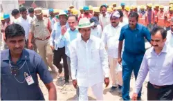  ??  ?? Chief Minister K. Chandrasek­har Rao (C) inspects the works of Kaleshwara­m Lift Irrigation Project in Jayashanka­r Bhupalpall­y district on Sunday.