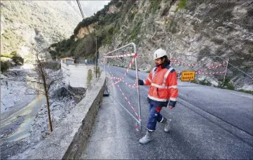  ?? (Photo Dylan Meiffret) ?? Entre Breil et Libre, la RD  est accessible sous conditions aux riverains et aux camions.