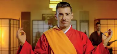  ??  ?? Sul palco Francesco Gabbani farà ballare il pubblico con la sua «Occidental­i’s karma» il 5 settembre in Piazza dei Signori a Vicenza