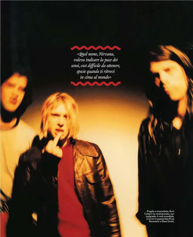  ?? ?? Fragile e iconoclast­a, Kurt Cobain ha rivoluzion­ato, suo malgrado, il rock mondiale. Con lui in questa foto Krist Novoselic e Dave Grohl.