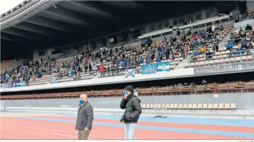  ?? VANESA LOBO ?? Aspecto de la Tribuna de Chapín minutos antes del inicio del partido entre el Xerez CD y el Cabecense.