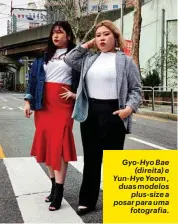  ??  ?? Gyo-Hyo Bae (direita) e Yun-Hye Yeom , duas modelos plus-size a posar para uma fotografia.