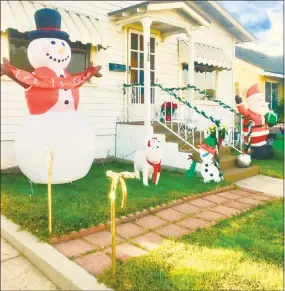  ?? Jennifer Kaylin/ Contribute­d photo ?? A homeowner in sunny Los Angeles got into the Christmas spirit, including a snowman fantasizin­g,“Let it snow.”