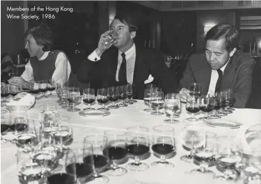  ??  ?? Members of the Hong Kong Wine Society, 1986