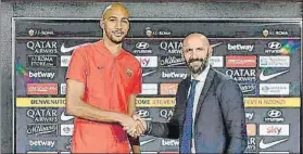  ?? FOTO: TWITTER ?? Monchi presentó a N’Zonzi La Roma logró incorporar al hasta ahora sevillista