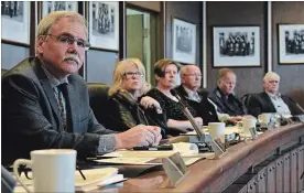  ?? JOELLE KOVACH/EXAMINER ?? Peterborou­gh County councillor­s listen to a presentati­on during the first meeting of the council since the municipal election on Wednesday.