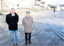  ??  ?? Campaign Raploch Community Council chairman Steph Lee and local Mick Lowe at the proposed site of the war memorial