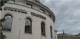  ?? FOTO: HBL-ARKIV/CATA PORTIN ?? Svenska Teatern får minskad finansieri­ng av Helsingfor­s som omfördelar medel till mindre aktörer.