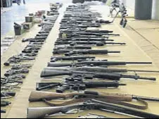  ?? PHOTO: VANCOUVER POLICE ?? The cache of weapons seized from the accused.