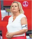  ?? FOTO: DPA ?? Bundesinne­nministeri­n Nancy Faeser mit „One Love“-Binde.