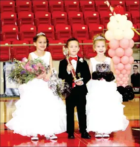  ??  ?? Farmington Colors Day attendants (from left): carrying the queen’s bouquet, Monroe Smith, daughter of Budd and Rea Smith; carrying the King’s trophy, Easton Prince, son of Nathan and Paige Prince; and carrying the crown, Ava Berger, daughter of Mike...