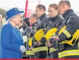  ??  ?? SUPPORT Queen meets London firefighte­rs