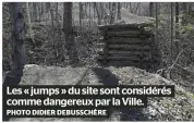  ?? PHOTO DIDIER DEBUSSCHÈR­E ?? Les « jumps » du site sont considérés comme dangereux par la Ville.