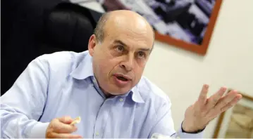  ??  ?? NATAN SHARANSKY speaking to reporters in 2011.