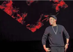  ??  ?? Personaje ilustre. Jay Z fue el primer rapero en entrar al Songwriter­s Hall of Fame.