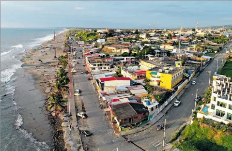  ?? Diego Pallero / el Comercio ?? • el cantón Pedernales, epicentro del sismo de 7.8 grados de abril del 2016, ha reconstrui­do sus casas y calles.