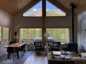  ?? Photos by Josie Sexton, The Denver Post ?? The view of La Plata Peak from Alpenglow Cabin, an Airbnb near Twin Lakes.