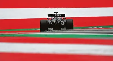  ?? Joe Klamar/pool/afp ?? Mercedes, de Lewis Hamilton, é uma das equipes que lançarão carros mais evoluídos no GP da Áustria; a Ferrari vai aguardar o terceiro GP, na Hungria, daqui a duas semanas