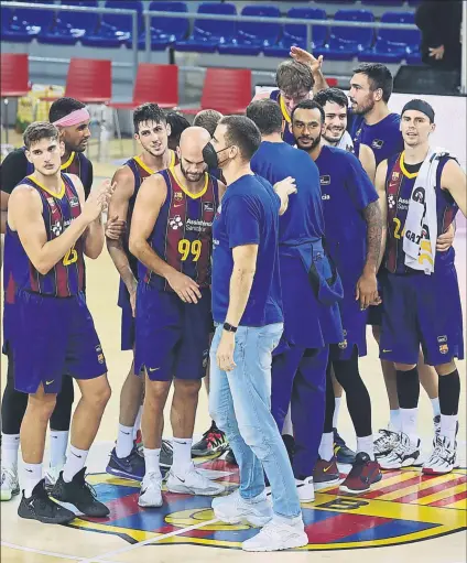  ?? FOTO: PEP MORATA ?? Los jugadores del Barça celebran una victoria. Superar hoy al Unicaja es lo único que preocupa de momento a los azulgrana