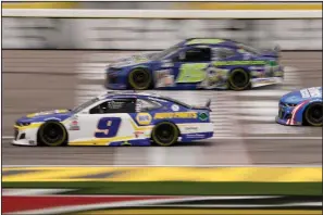  ?? (AP/John Lochler) ?? Chase Elliott (9), shown racing with Joey Gase and Kyle Larson during last month’s race in Las Vegas, said racing at Richmond Raceway is challengin­g.
